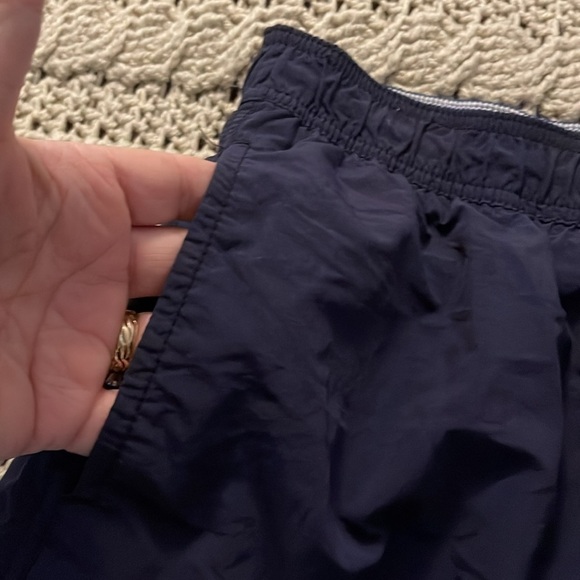 Men’s Tommy Hilfiger swim trunks men’s sz XL Navy blue 3 pockets, 1‎ pocket tear - Picture 4 of 12
